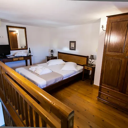 Athina & Apartment Agia Anna (Naxos)
