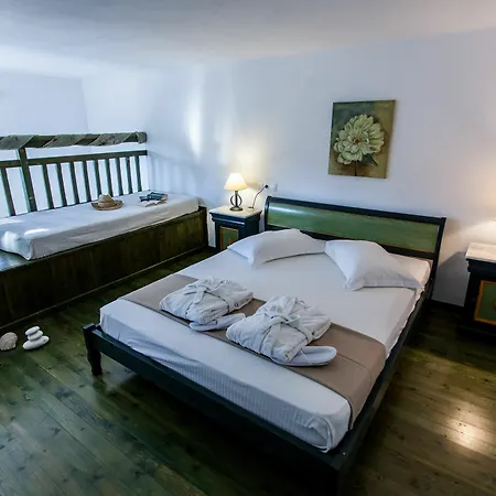 Appartement Athina & *